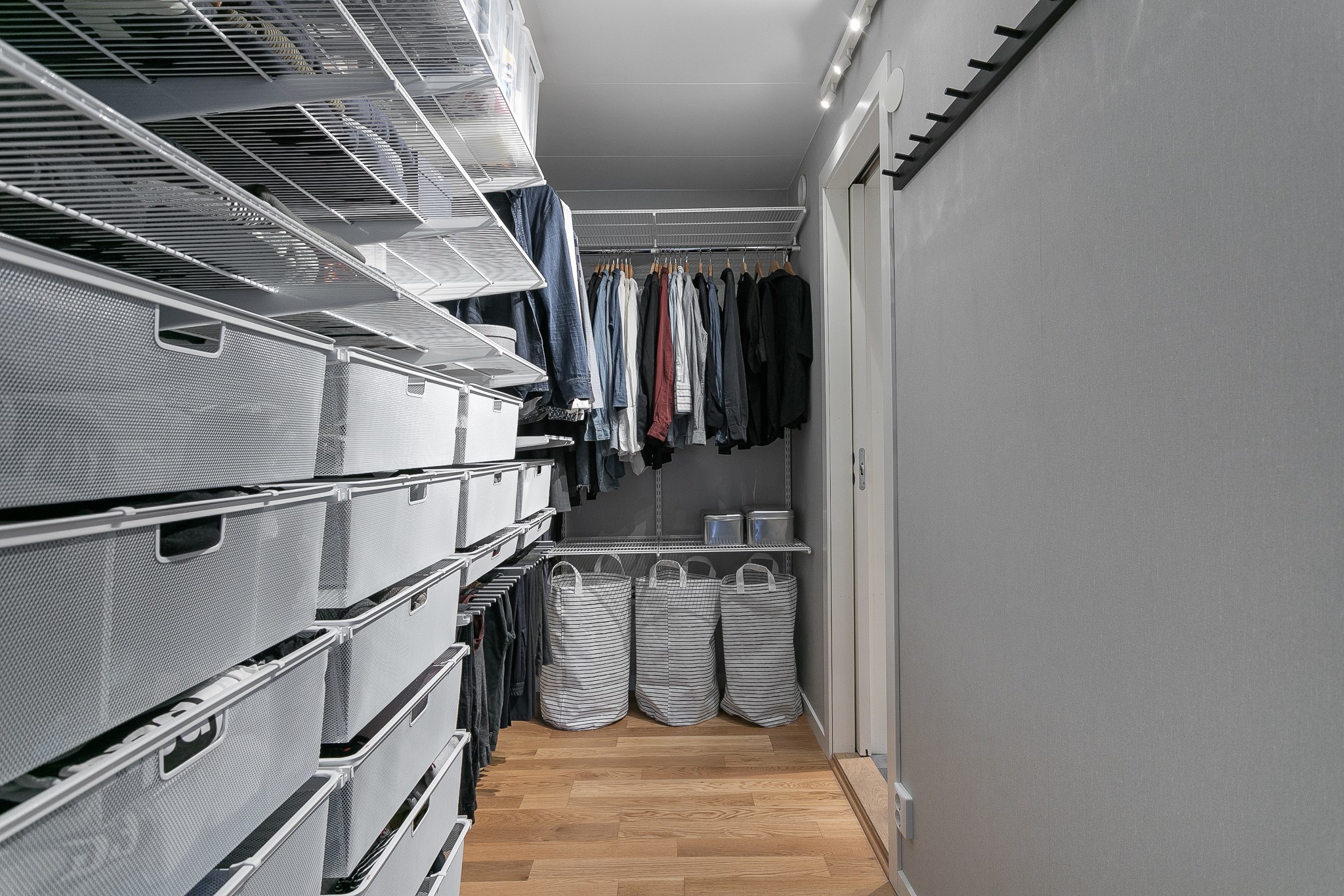 Walk-in-closet